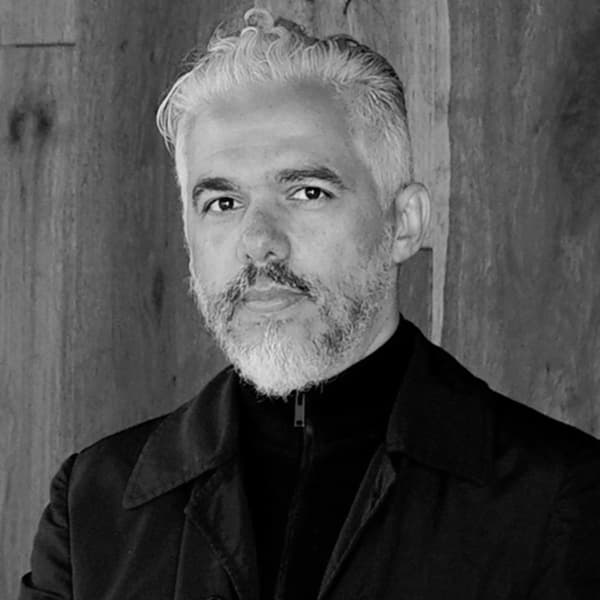 Эктор Эсраве, архитектор, основатель Esrawe Studio