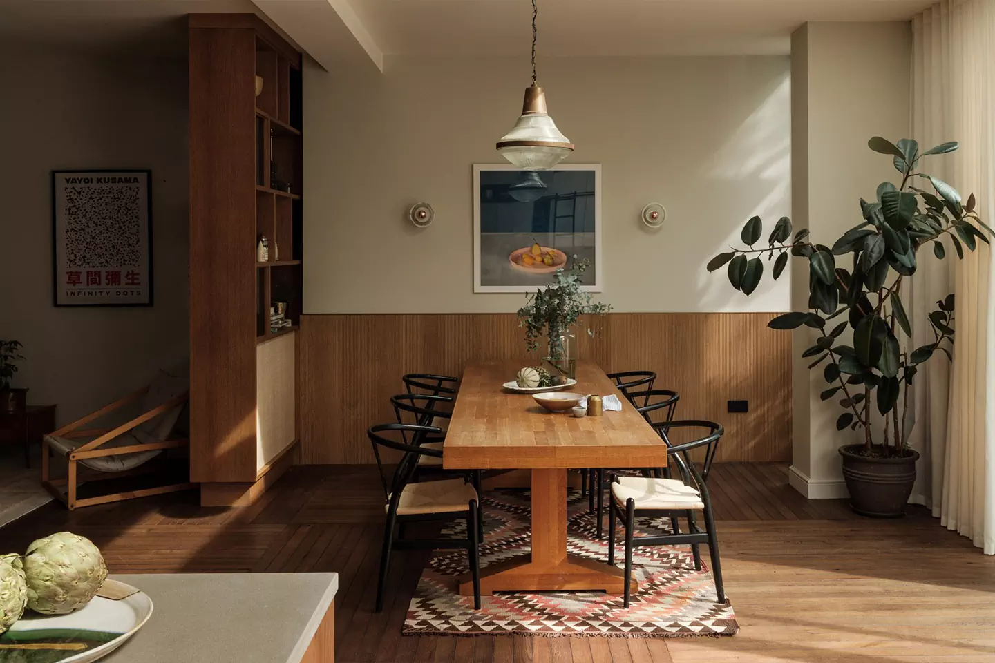 Наполненный природными фактурами интерьер дома в пригороде Лондона — проект студии The Mint List