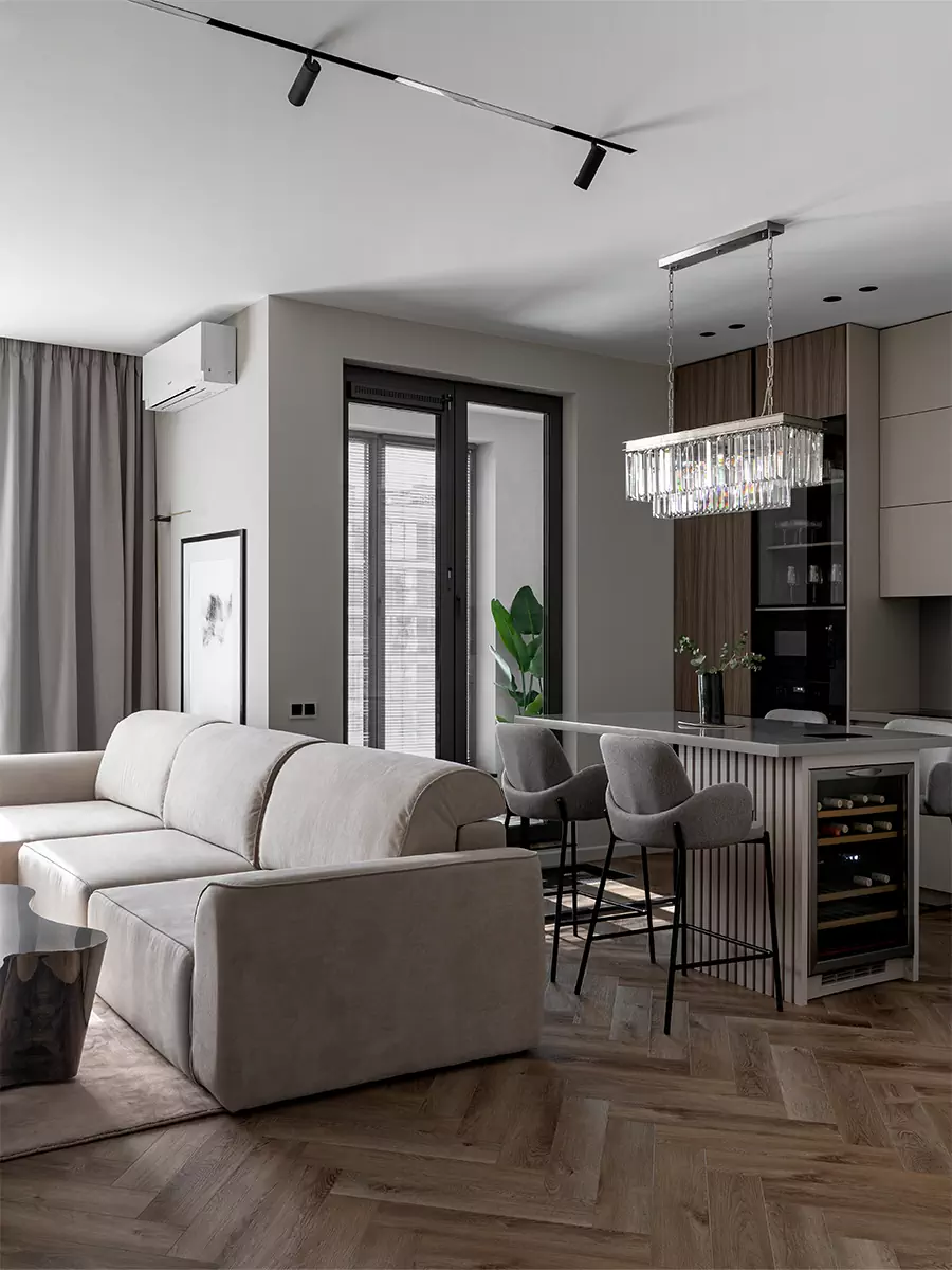 Монохромный интерьер квартиры с эффектным камином в гостиной — проект Яны Родзевич