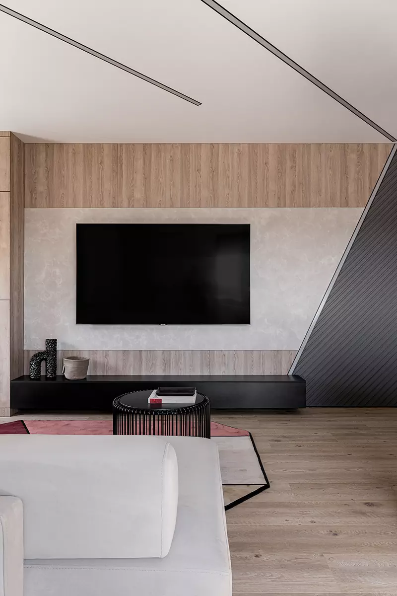 Интерьер семейной квартиры с акцентной покраской стен — проект Юлии Лезовой