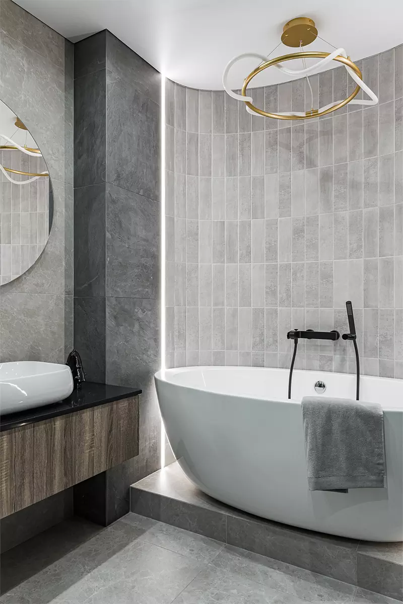 Интерьер семейной квартиры с акцентной покраской стен — проект Юлии Лезовой