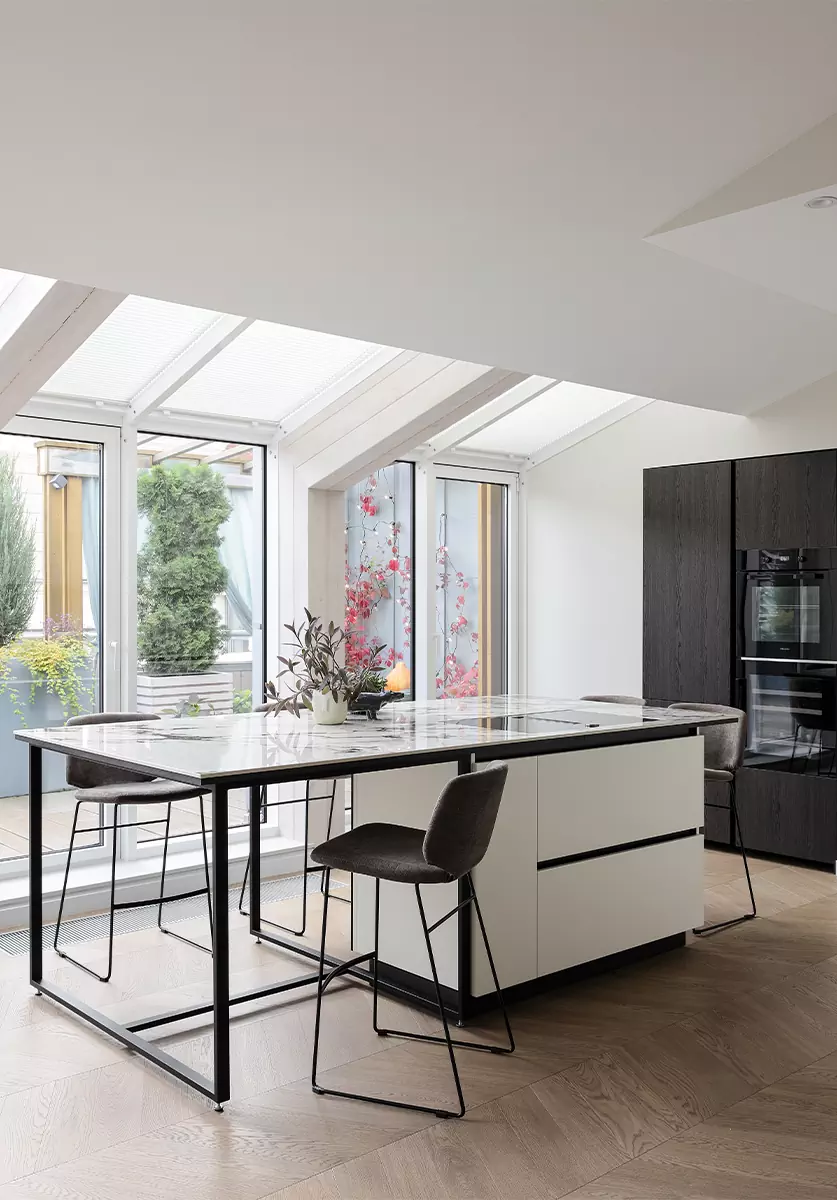 Наполненный светом интерьер мансардной квартиры в историческом доме — проект Аллы Сеничевой