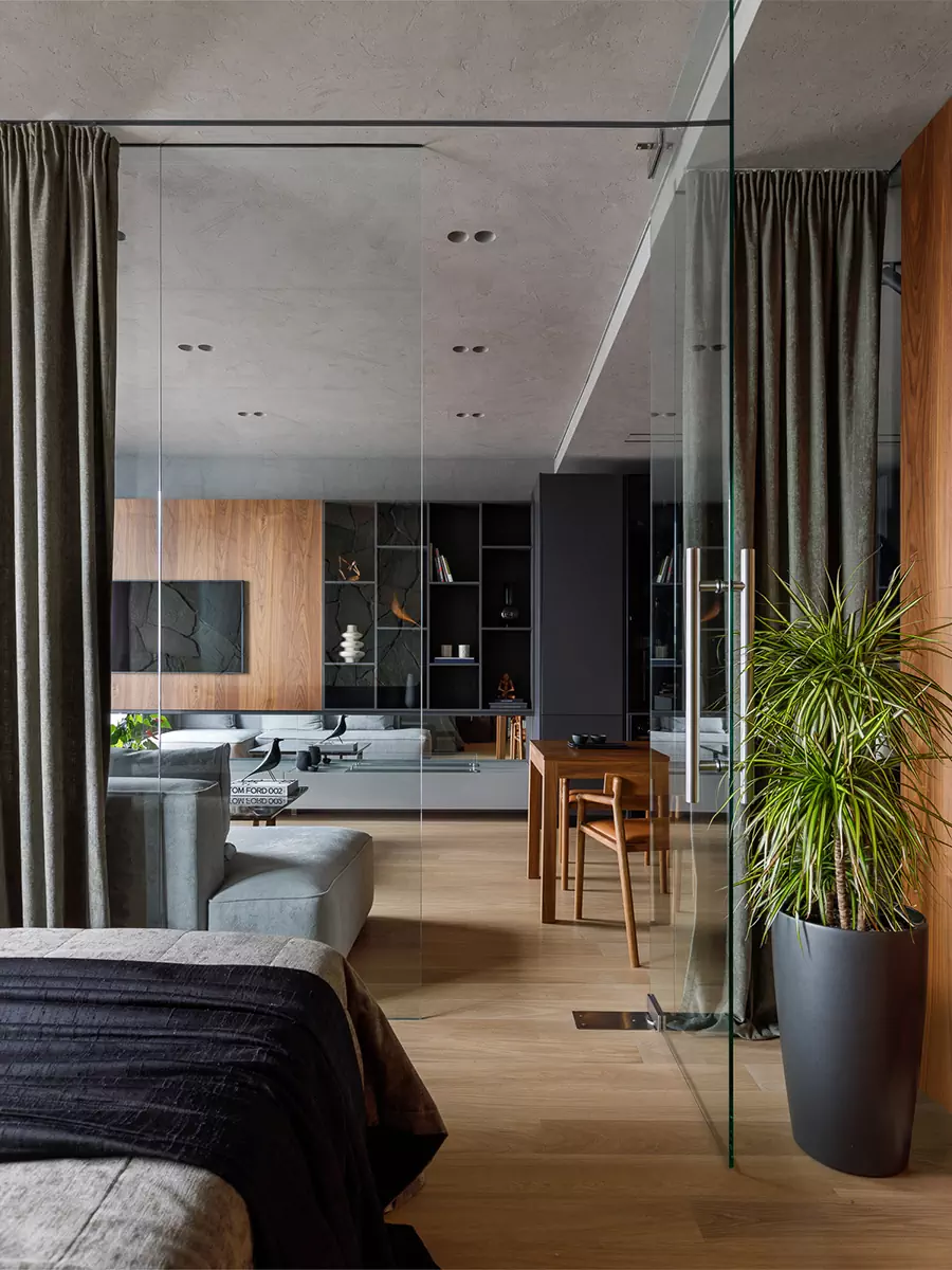 Акценты из природного камня в брутальном интерьере для холостяка — проект QUADRUM Studio