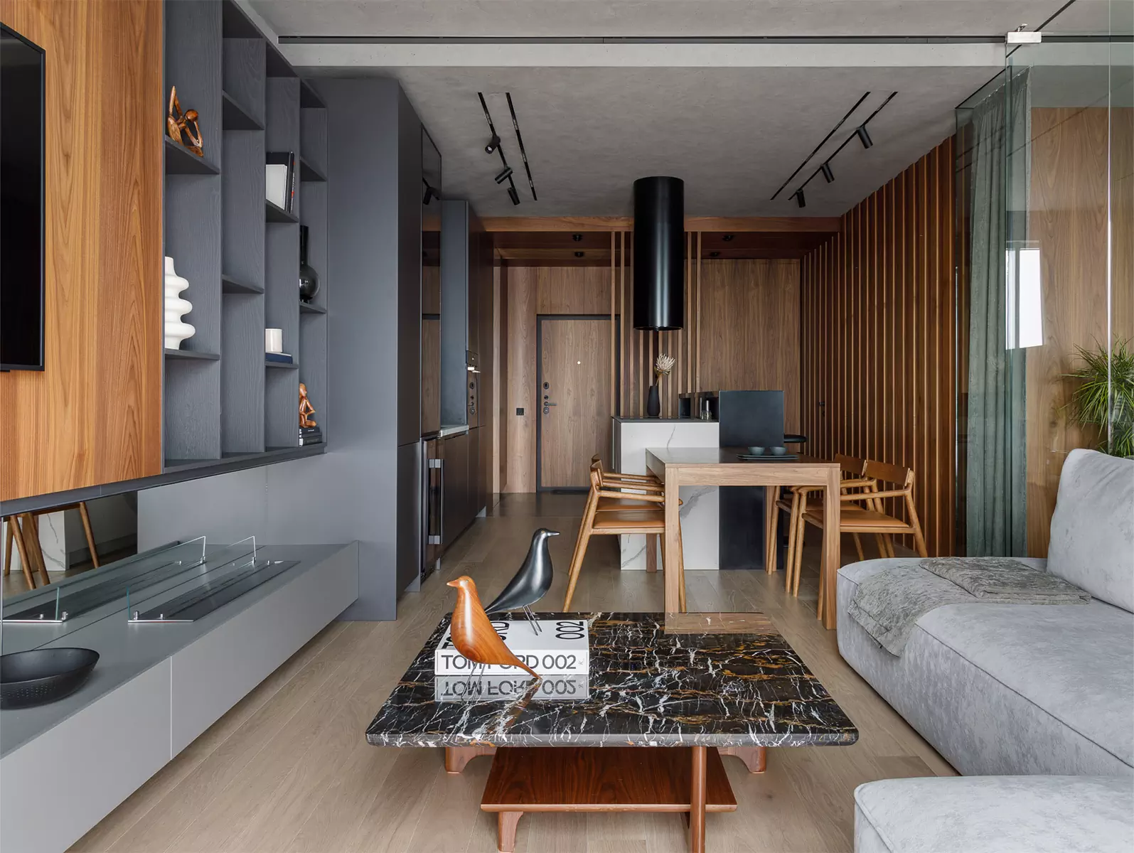 Акценты из природного камня в брутальном интерьере для холостяка — проект QUADRUM Studio