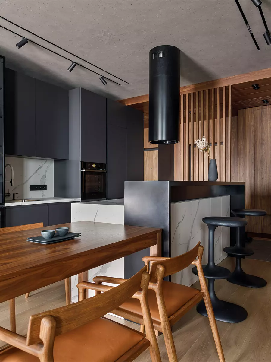 Акценты из природного камня в брутальном интерьере для холостяка — проект QUADRUM Studio