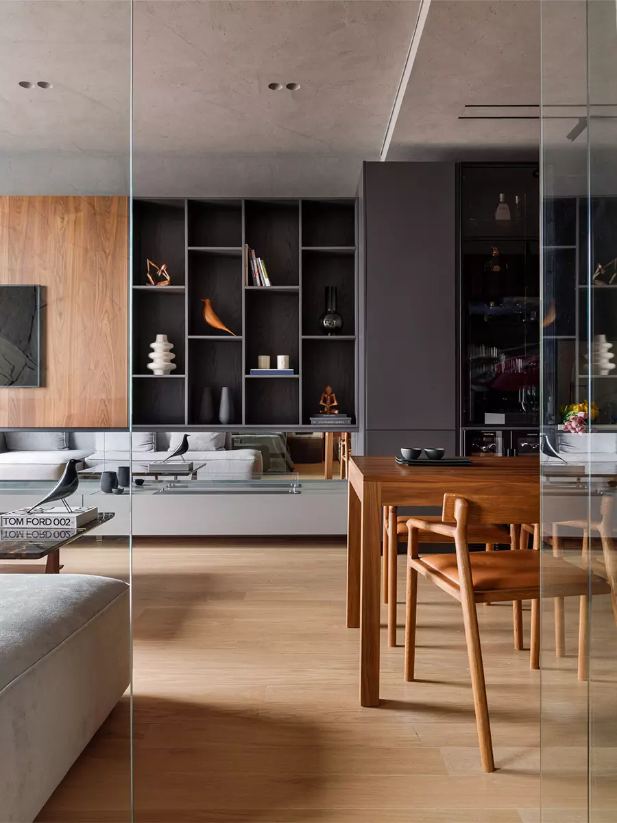 Акценты из природного камня в брутальном интерьере для холостяка — проект QUADRUM Studio