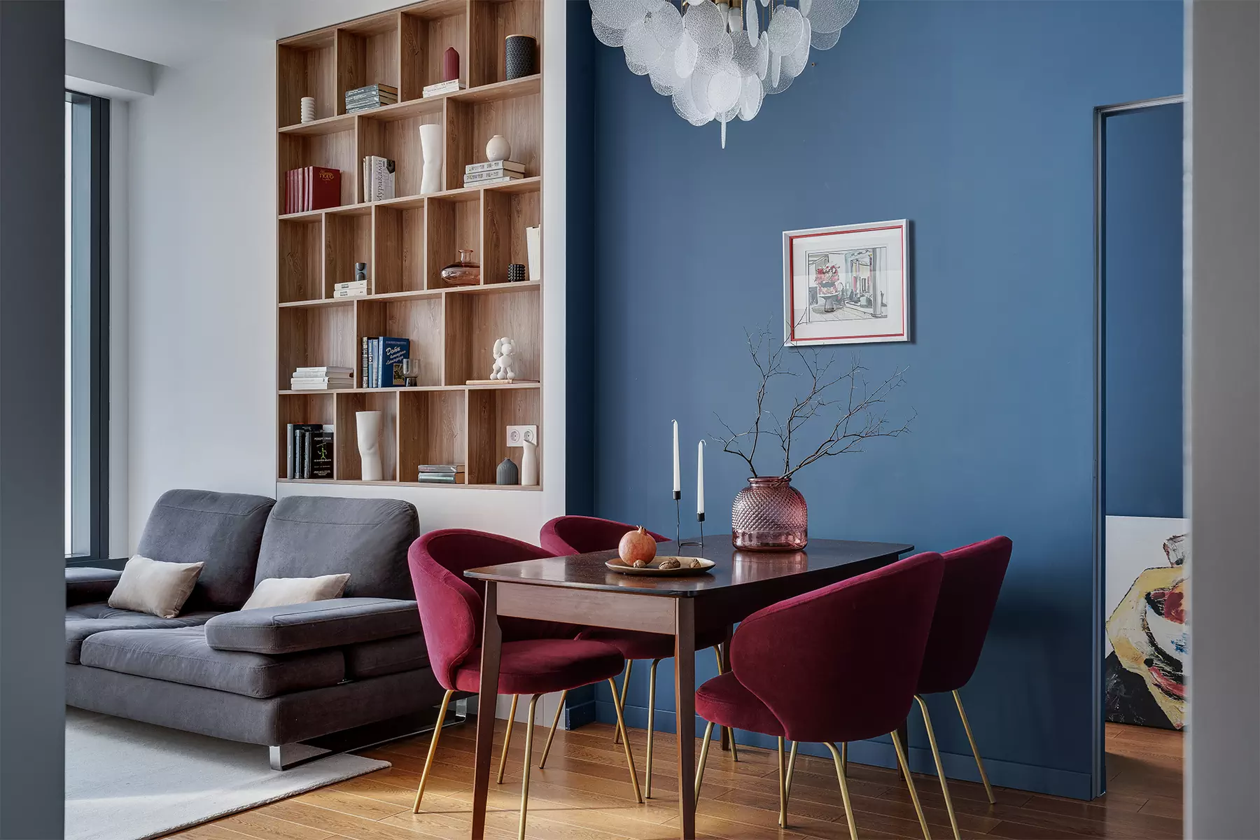 Вкрапления цвета в интерьере квартиры для семьи с тремя детьми — проект Ксении Харламовой