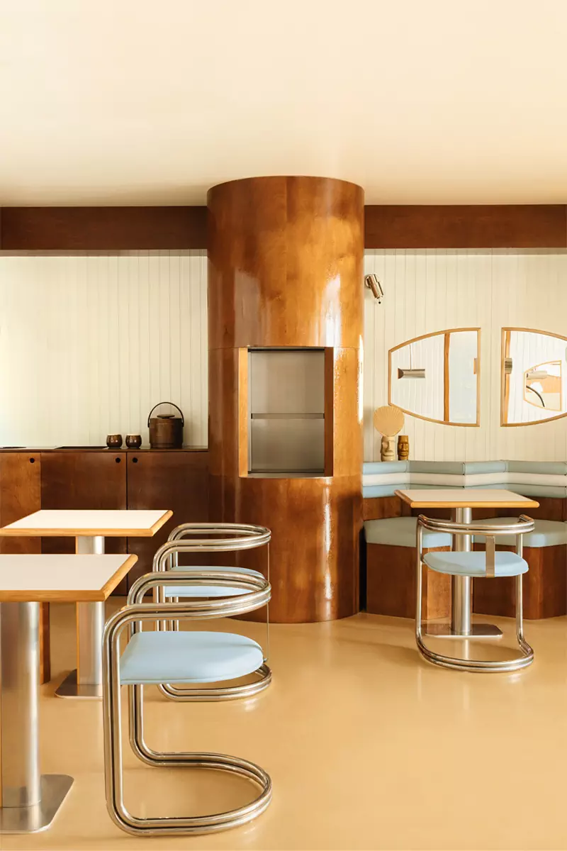 Элементы ар-деко и романтика круизных лайнеров в интерьере французской бургерной — проект Руди Генера