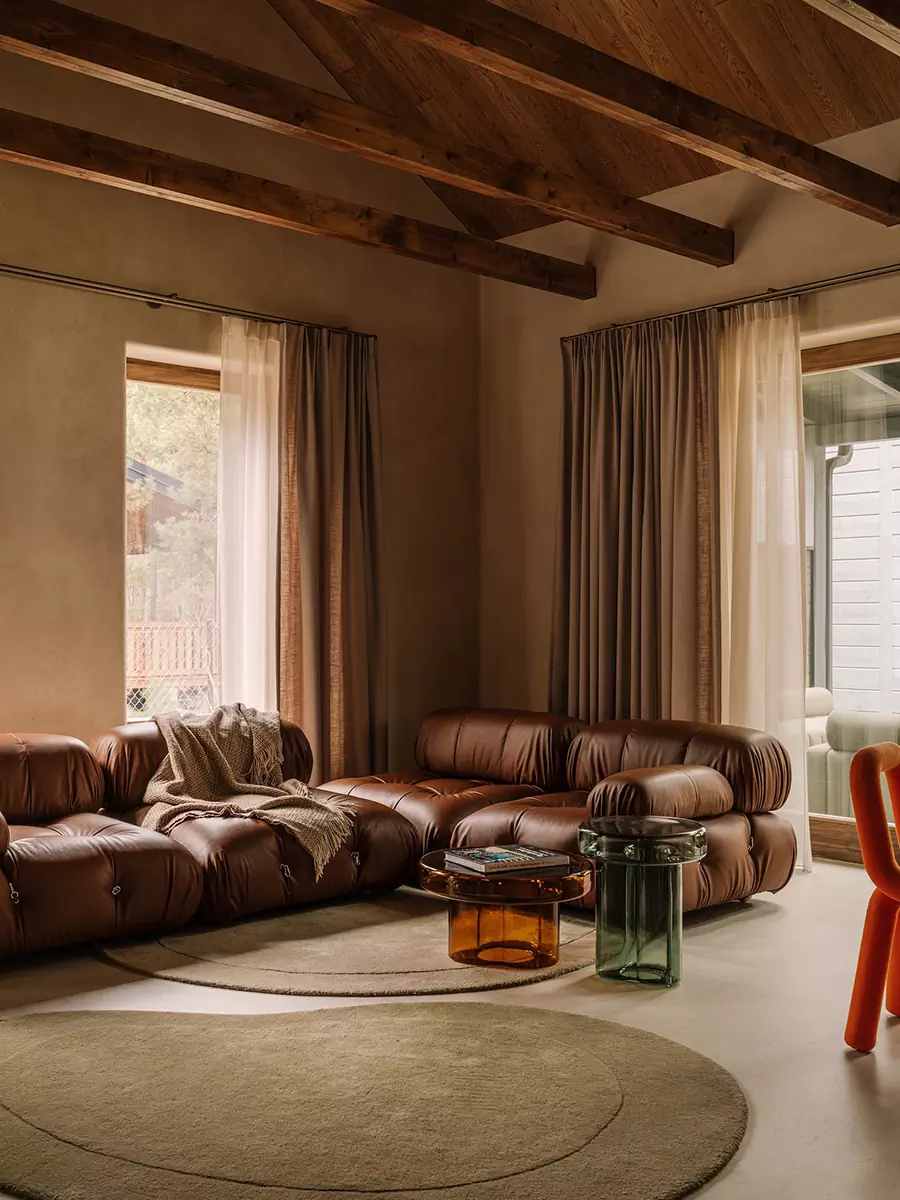 Интерьер дома в польском лесу, наполненный культовыми предметами дизайна — проект dobrowolska.studio & Coucou Interiors