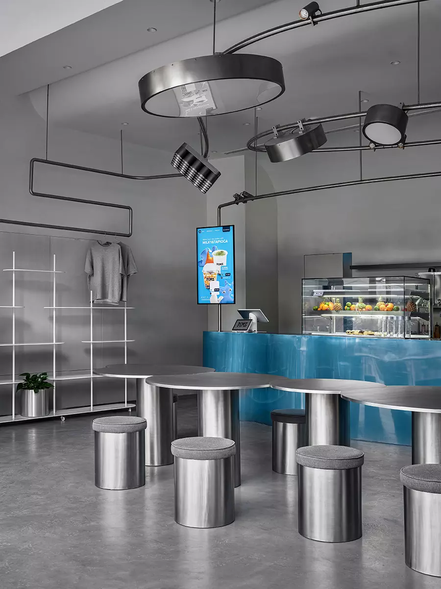 Свежий и воздушный интерьер дубайского филиала кафе PIMS – проект студии KIDZ