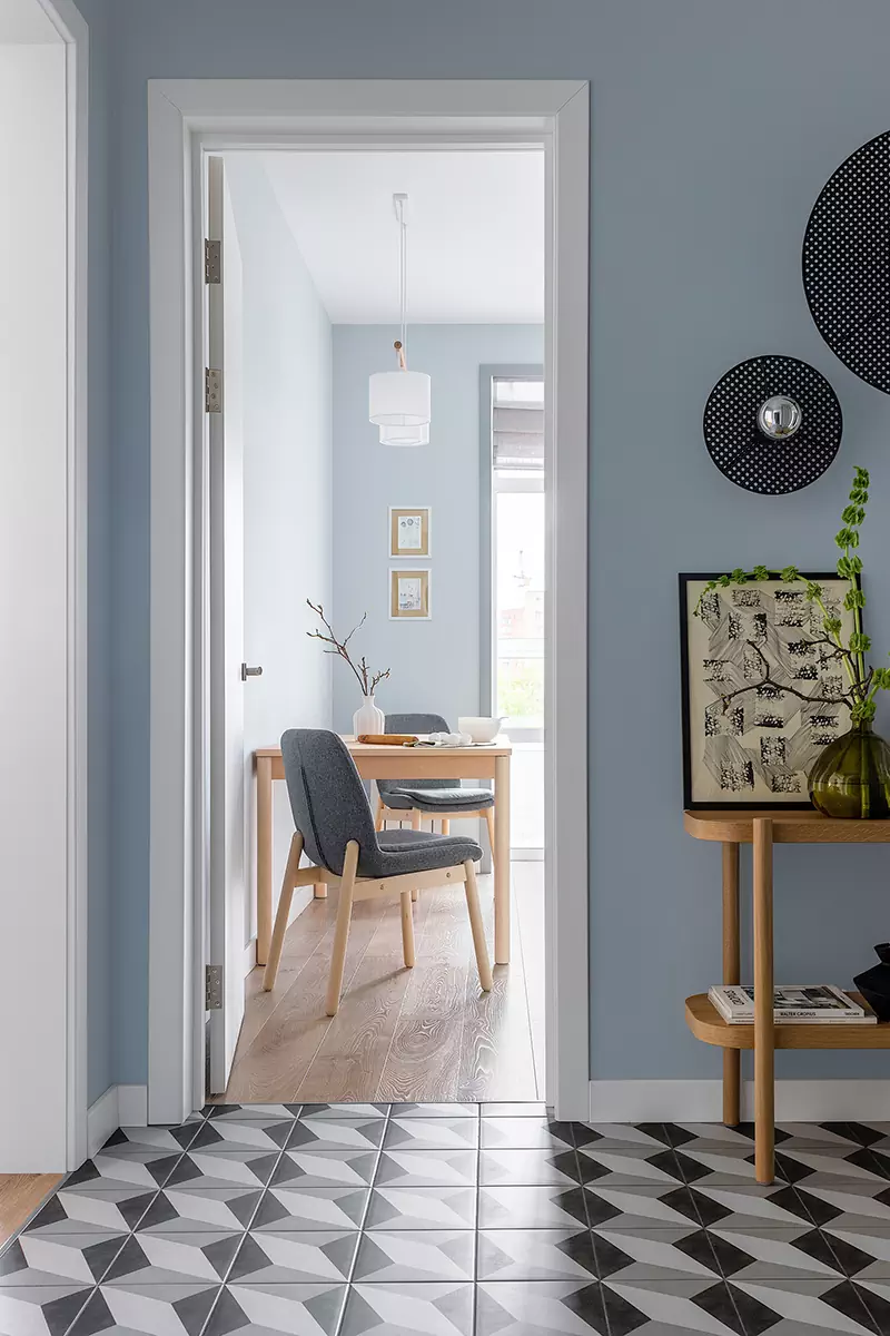 Воздушный интерьер, украшенный работами локальных художников — проект Евгении Мараськовой-Григорянц