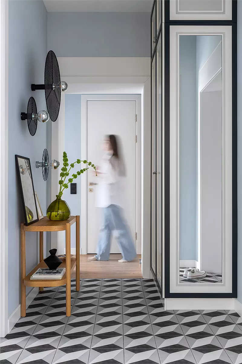 Воздушный интерьер, украшенный работами локальных художников — проект Евгении Мараськовой-Григорянц