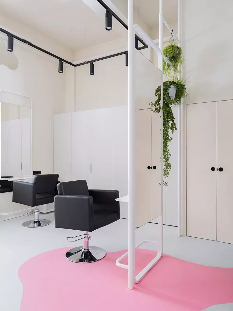 Интерьер парикмахерской, вдохновленный работами Рикардо Бофилла — проект студии Kovalev&Partners