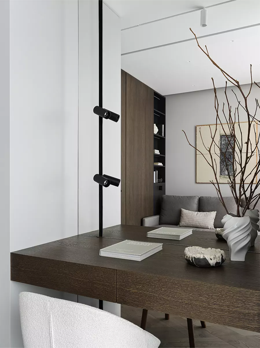 Спокойный интерьер московских апартаментов для молодой девушки — проект студии A&ES