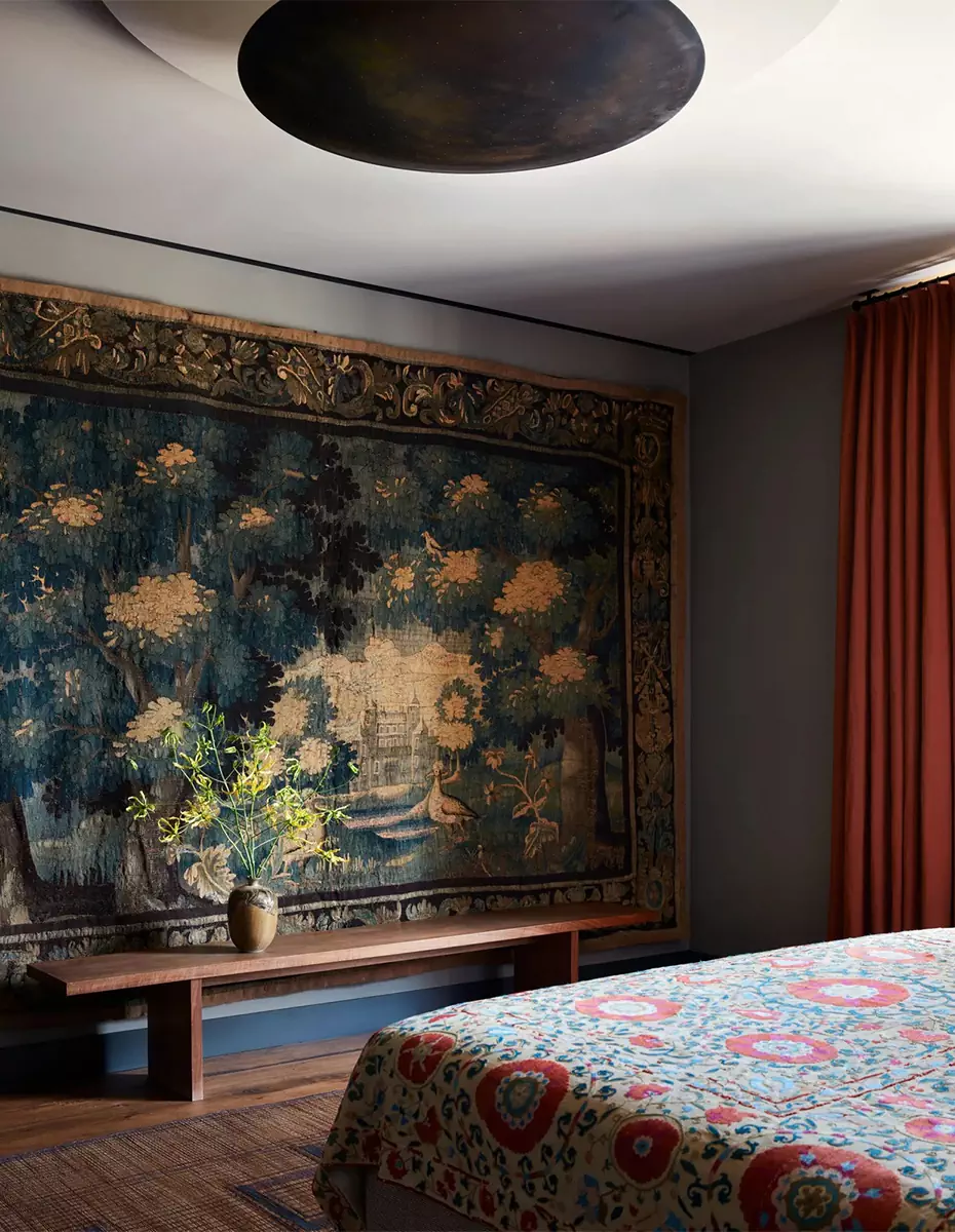 Эклектичный интерьер лофта, наполненный искусством и арт-объектами – проект Райана Лоусона