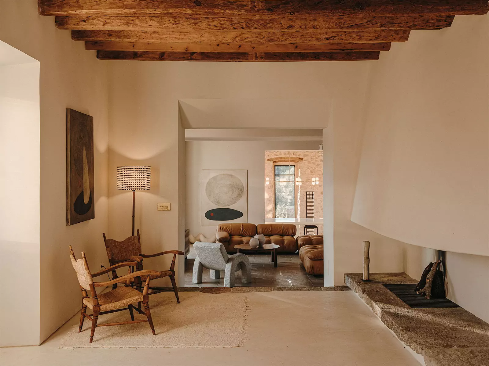 Баланс исторического наследия и современности в интерьере старинной усадьбы на Майорке – проект Фелиу Руллана и Виктории Видаль