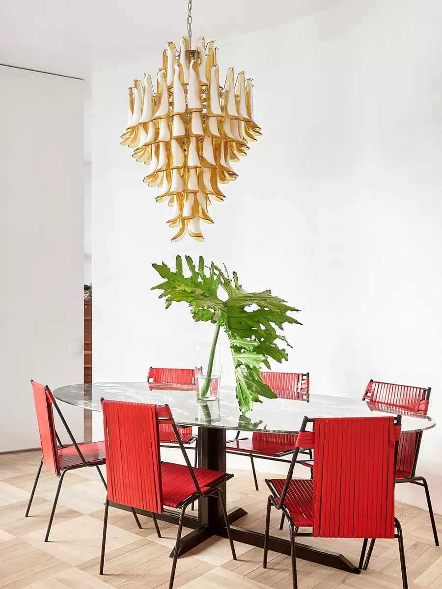 Яркий и функциональный интерьер семейной квартиры с тремя спальнями — проект студии Lucas y Hernández-Gil Arquitectos