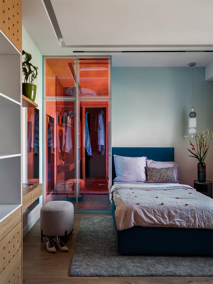 Фактуры сланца и натурального дерева в интерьере квартиры с пятью спальнями — проект студии дизайна интерьеров TOTLstudio