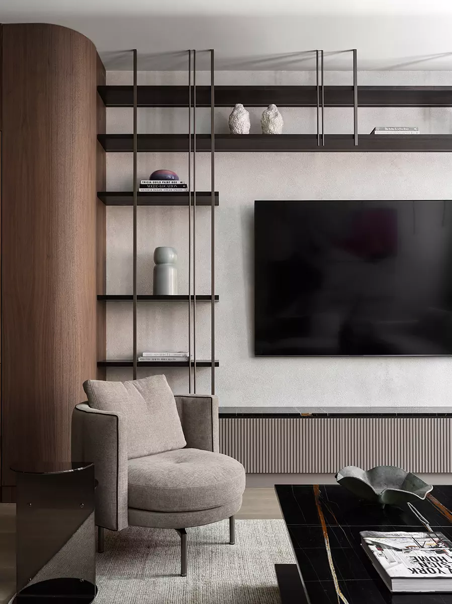 Гибкие формы и природные материалы в интерьере квартиры на Софийской набережной — проект студии Rubleva Design & Architecture