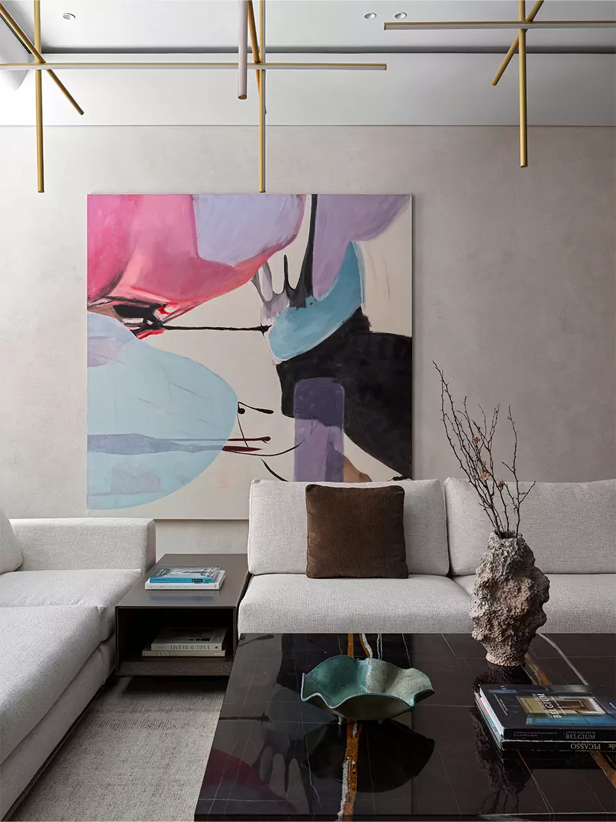 Гибкие формы и природные материалы в интерьере квартиры на Софийской набережной — проект студии Rubleva Design & Architecture