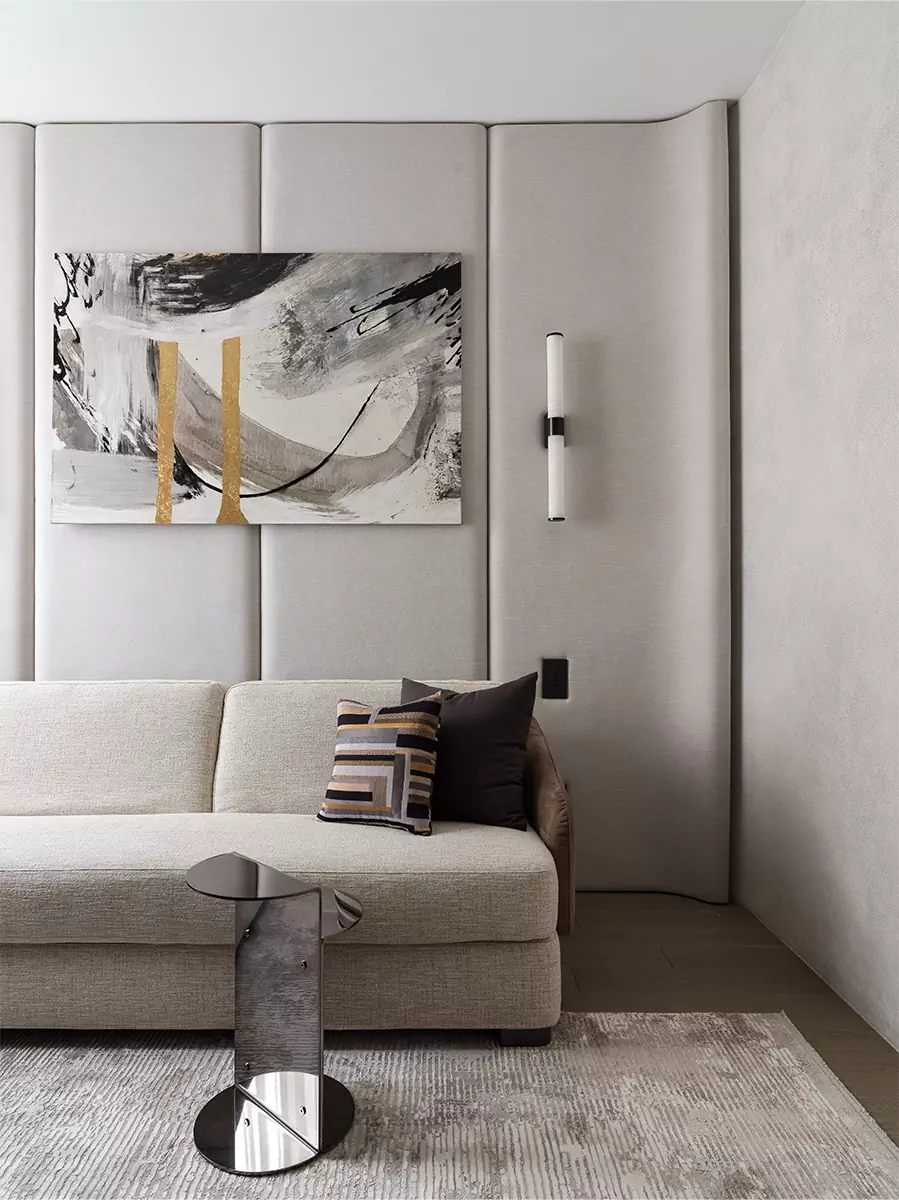 Гибкие формы и природные материалы в интерьере квартиры на Софийской набережной — проект студии Rubleva Design & Architecture