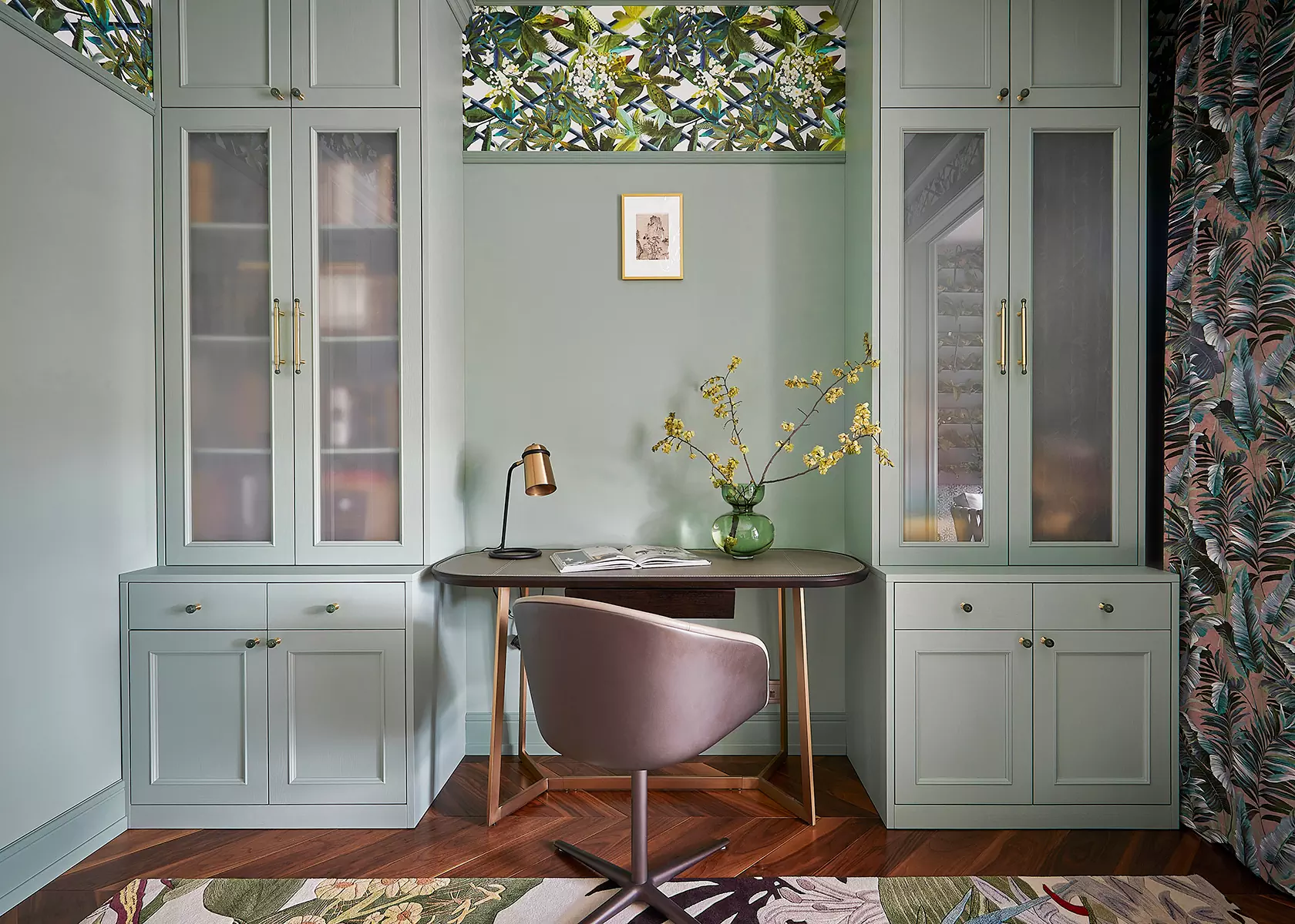 Нежный интерьер квартиры с цветочными мотивами и сотнями орхидей — проект Светланы Юрковой и студии Unik Design Team