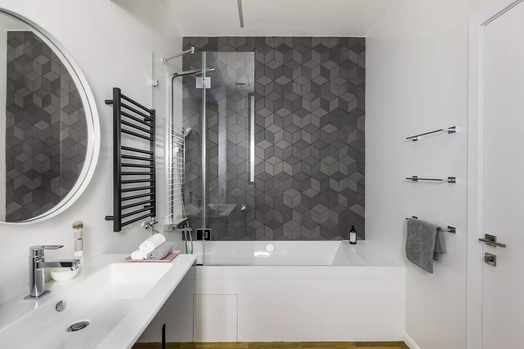 Синие акценты в интерьере небольшой квартиры для семьи с ребенком — проект студии «Точка дизайна»