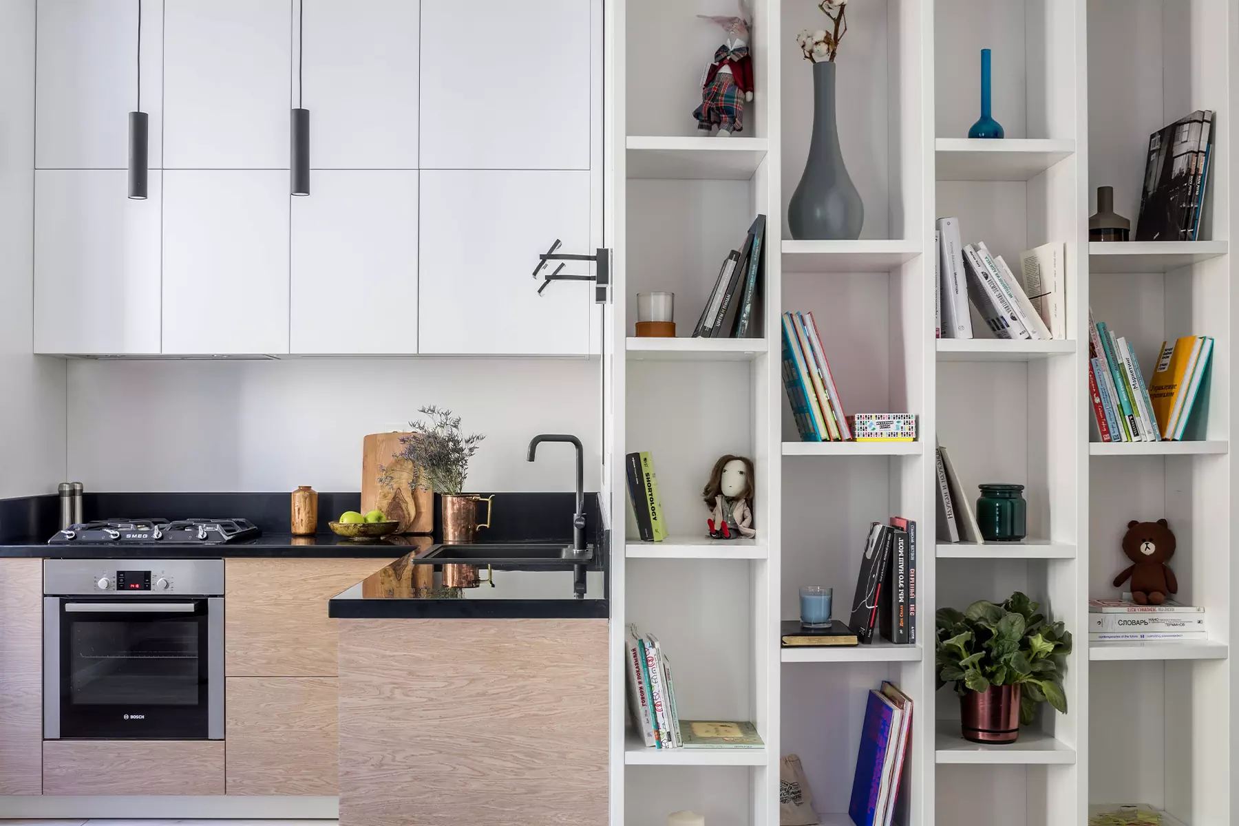 Синие акценты в интерьере небольшой квартиры для семьи с ребенком — проект студии «Точка дизайна»