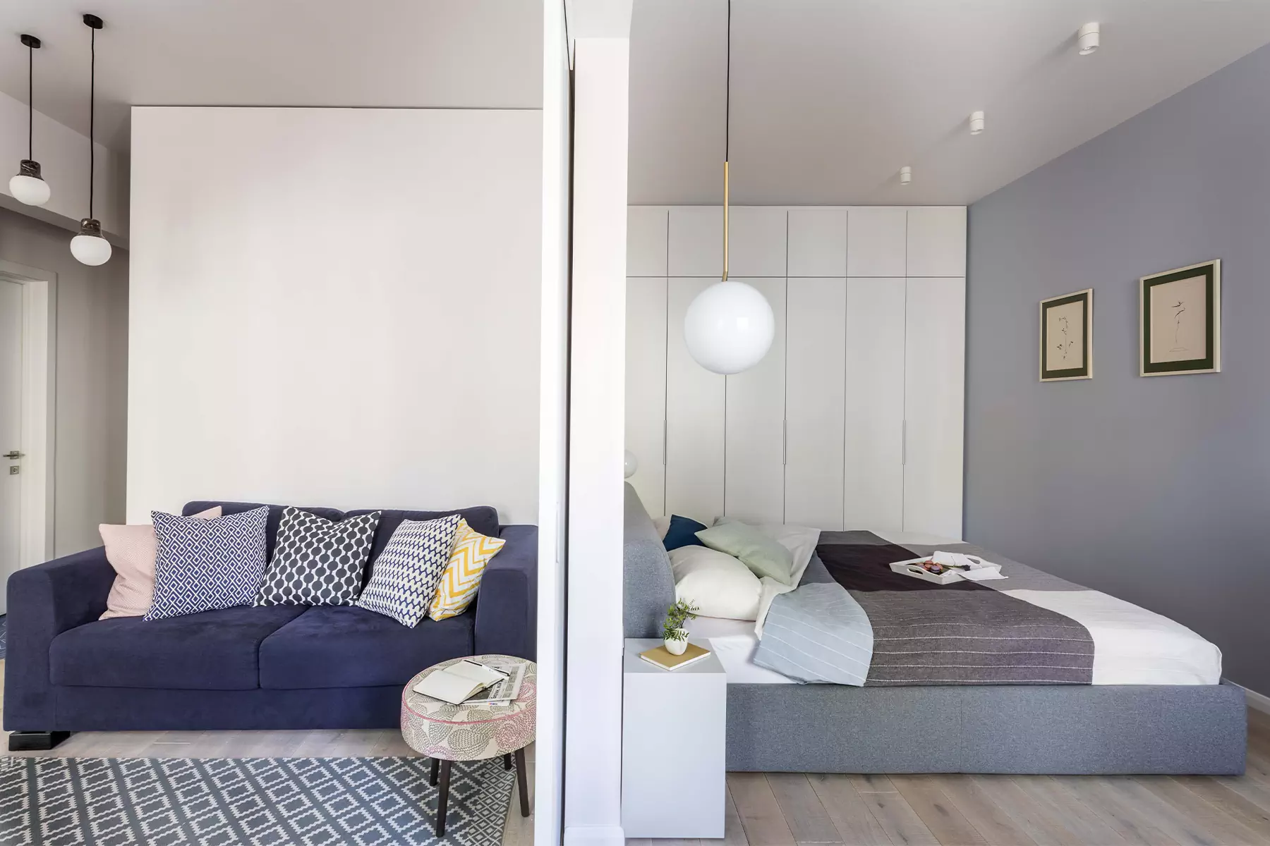 Синие акценты в интерьере небольшой квартиры для семьи с ребенком — проект студии «Точка дизайна»