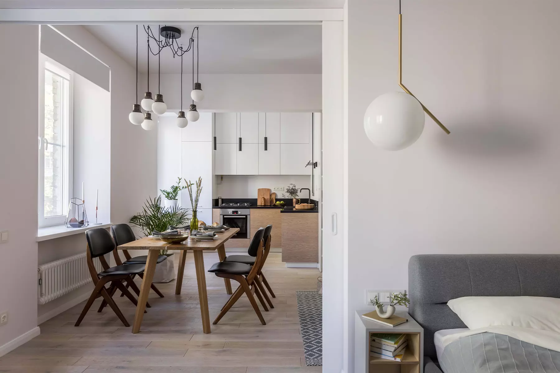 Синие акценты в интерьере небольшой квартиры для семьи с ребенком — проект студии «Точка дизайна»