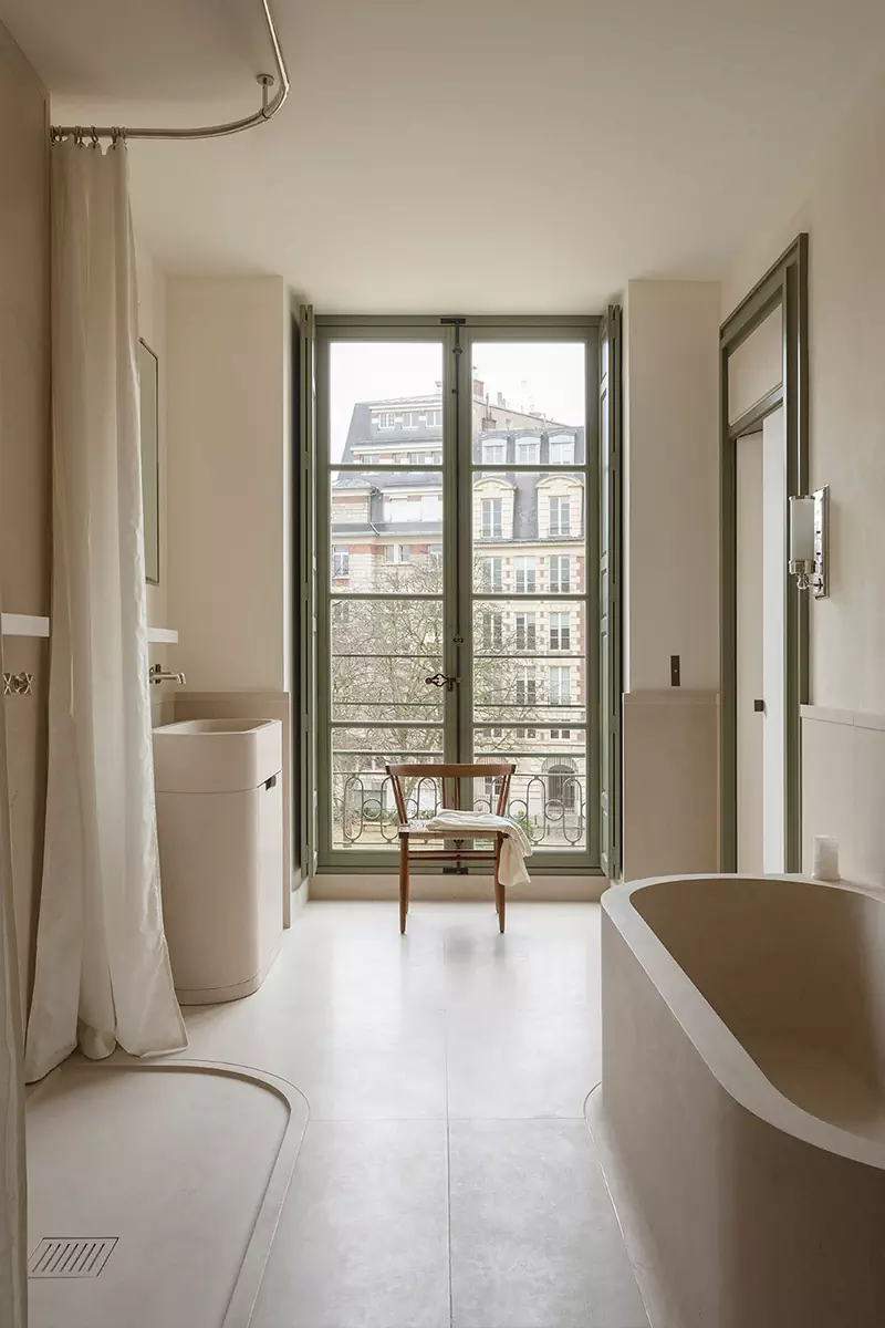 Чарующий микс природных оттенков в интерьере парижской квартиры – проект студии AFTER BACH