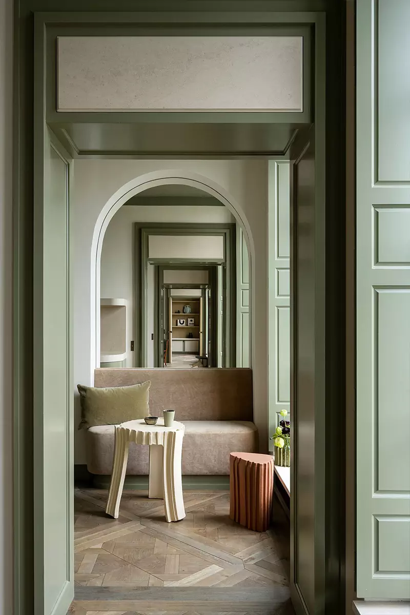 Чарующий микс природных оттенков в интерьере парижской квартиры – проект студии AFTER BACH