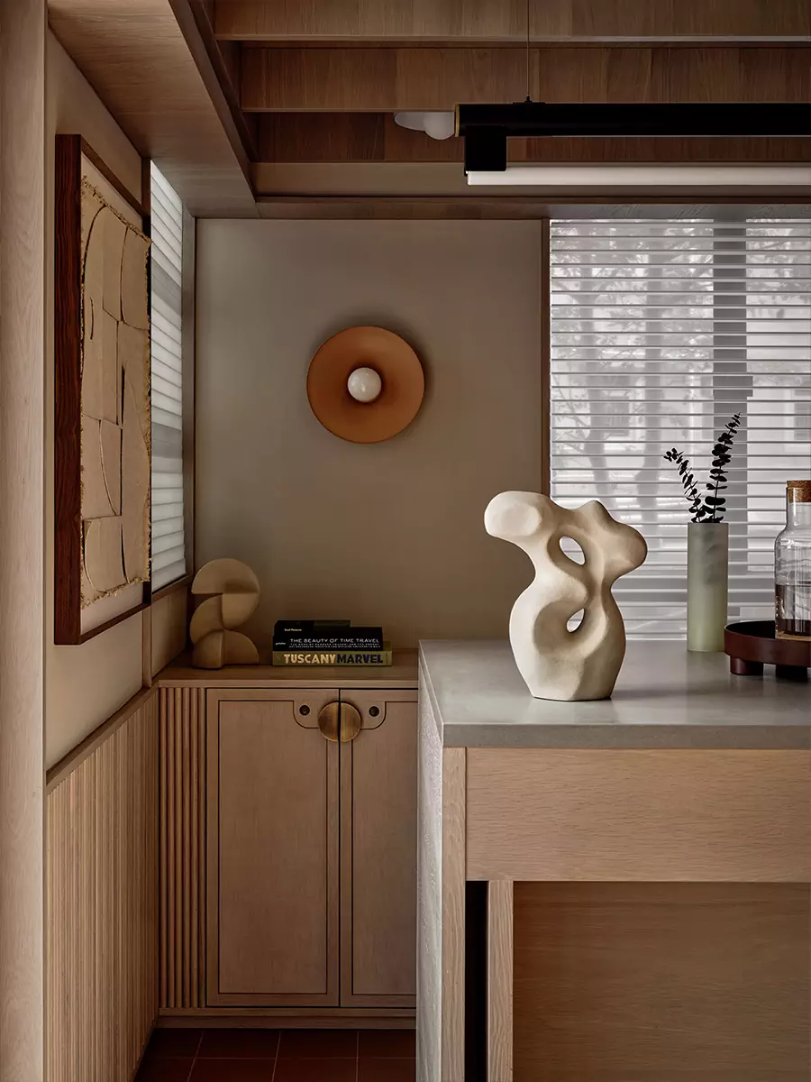 Демократичные материалы в интерьере молодежного гостевого дома в Гонконге — проект студии Linehouse Design