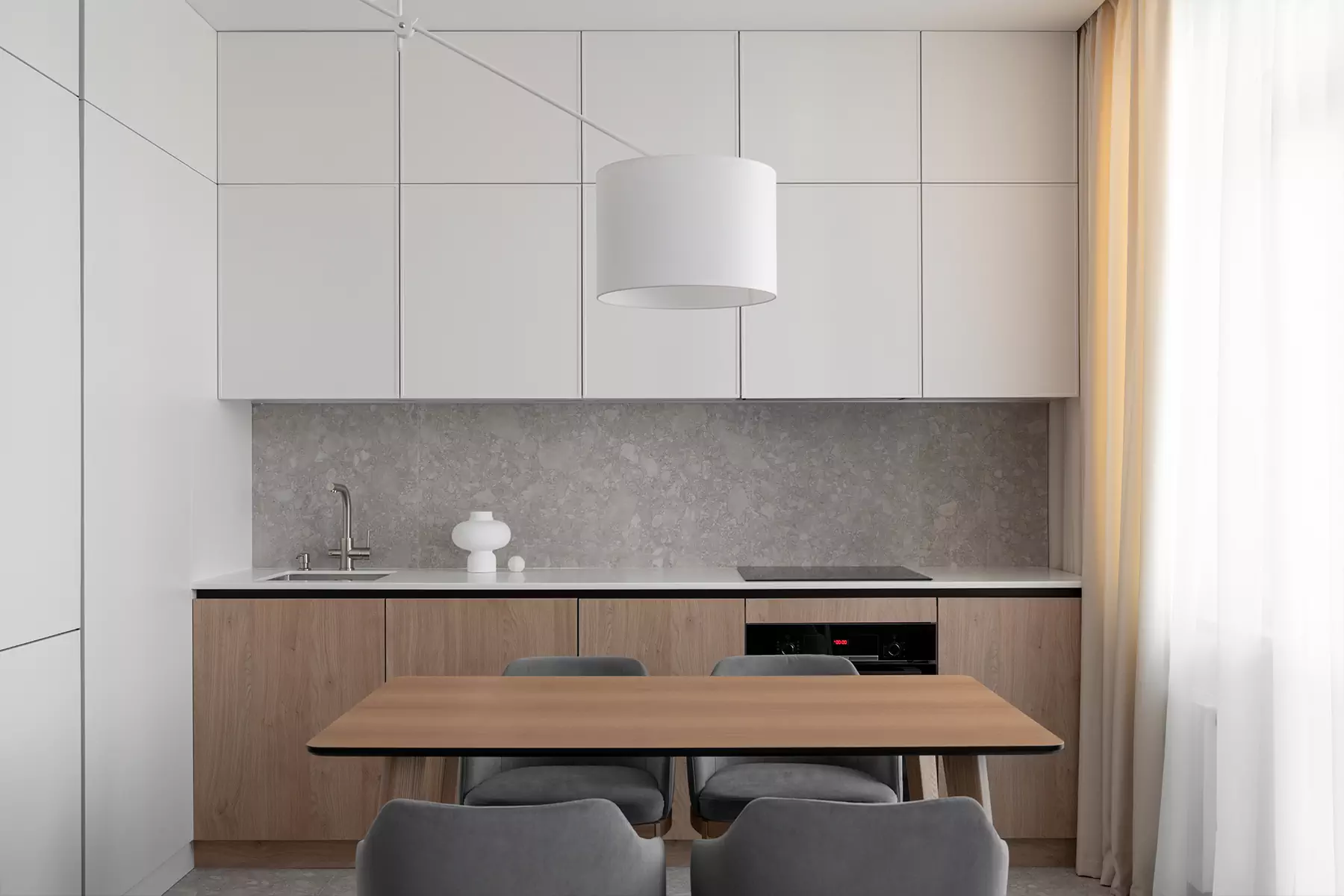 Сбалансированный микс классики и минимализма в интерьере небольшой квартиры — проект Бюро 48