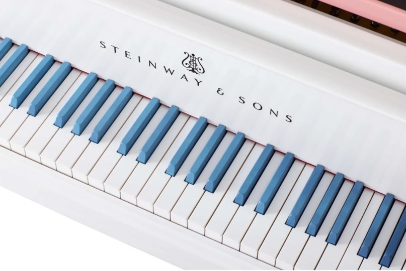 Елена Сальмистраро переосмыслила рояль Steinway & Sons в стилистике Disney