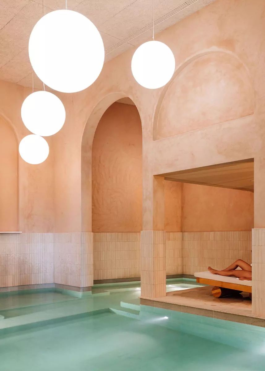 Ремесленные детали и средиземноморская легкость в интерьере пятизвездочного отеля — проект архитектурной студии Metro Urbe и Quiet Studios