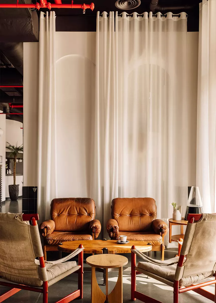 Ремесленные детали и средиземноморская легкость в интерьере пятизвездочного отеля — проект архитектурной студии Metro Urbe и Quiet Studios