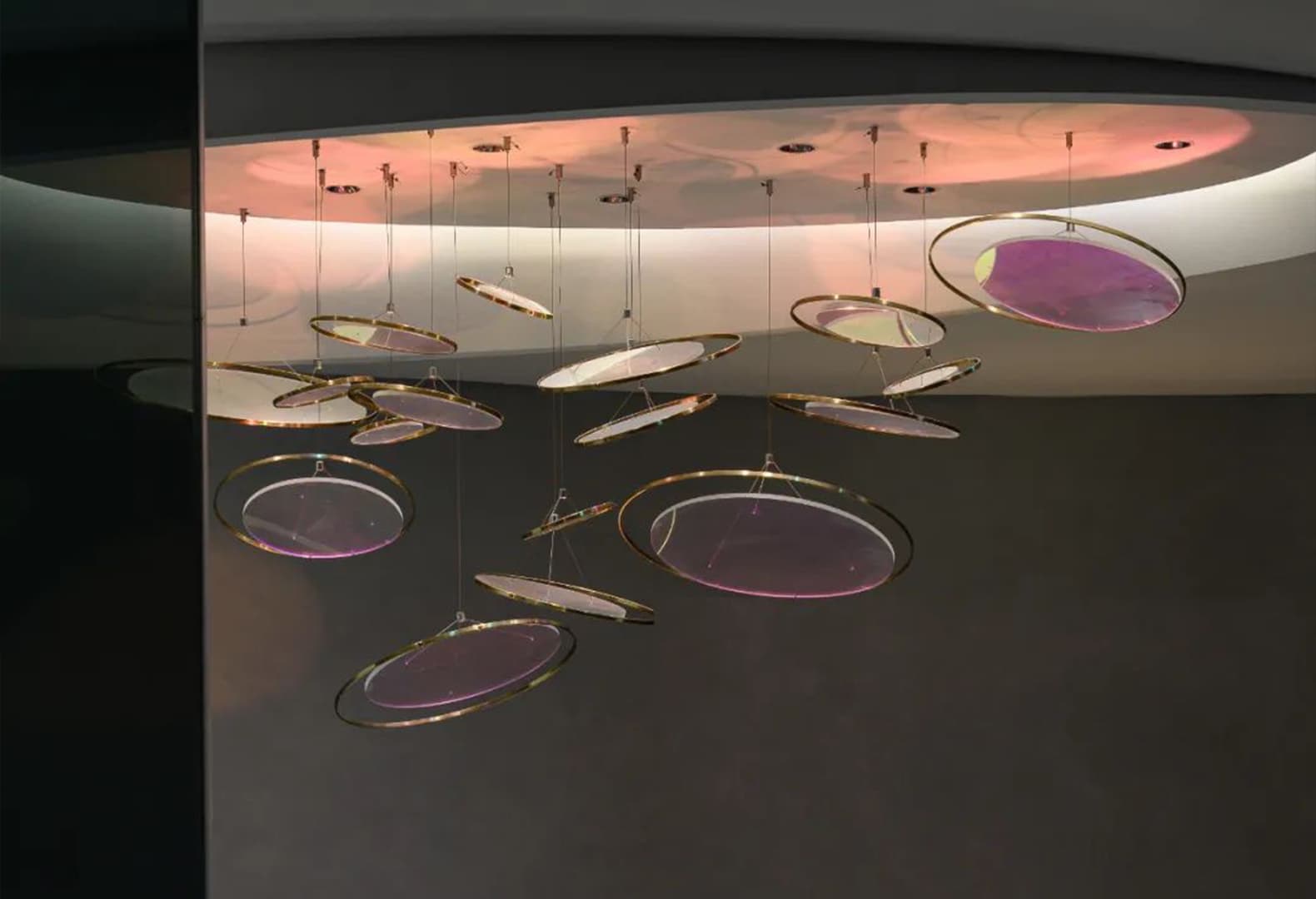 Topway Space Design: Выставочный зал для бренда художественных красок Kabel. Входная зона