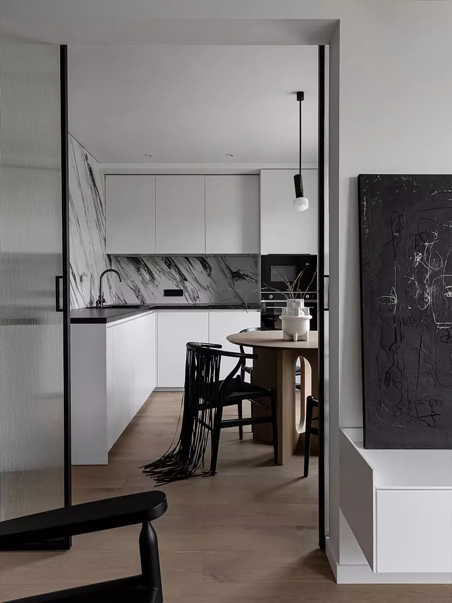 Интерьер квартиры с элементами этники и отсылкой к индонезийской культуре — проект Ольги Ибадовой