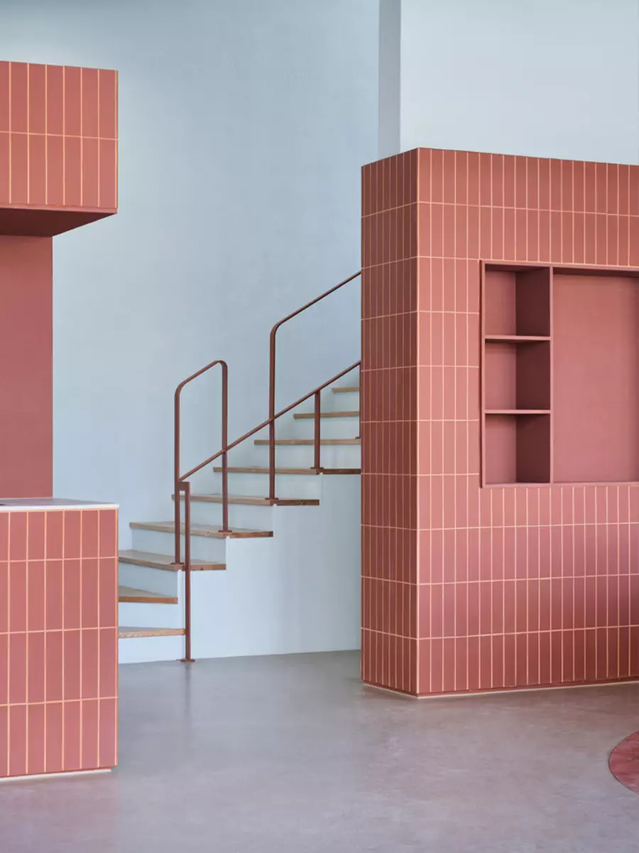 Выразительный интерьер кафе для бранчей в Южной Корее — проект студии design by 83