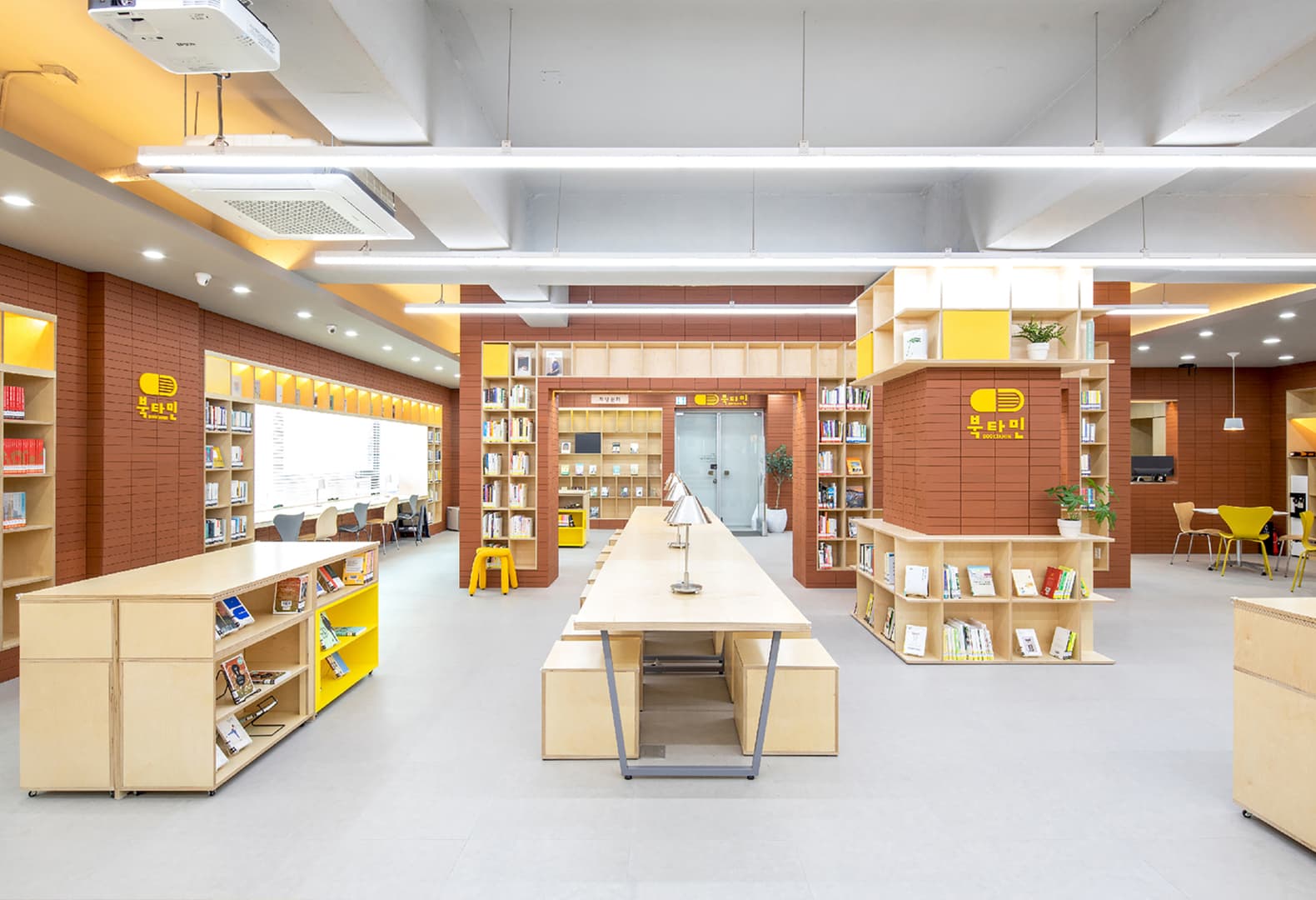 The Red Brick Library в Сеуле. Проект G/O Architecture. Фото: tqtq studio