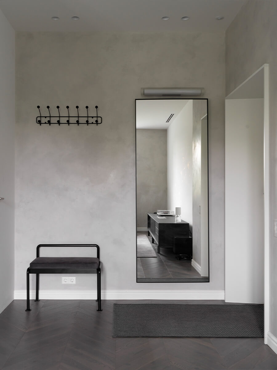 Монохромный интерьер квартиры с открытым балконом – проект студии ZROBIM architects