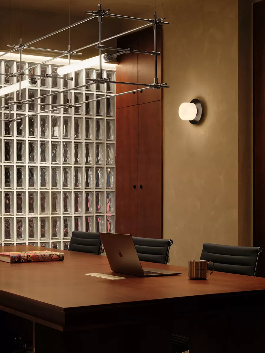 Геометрические формы и отсылки к модернизму в интерьере китайского кафе-коворкинга — проект студии Aurora Design