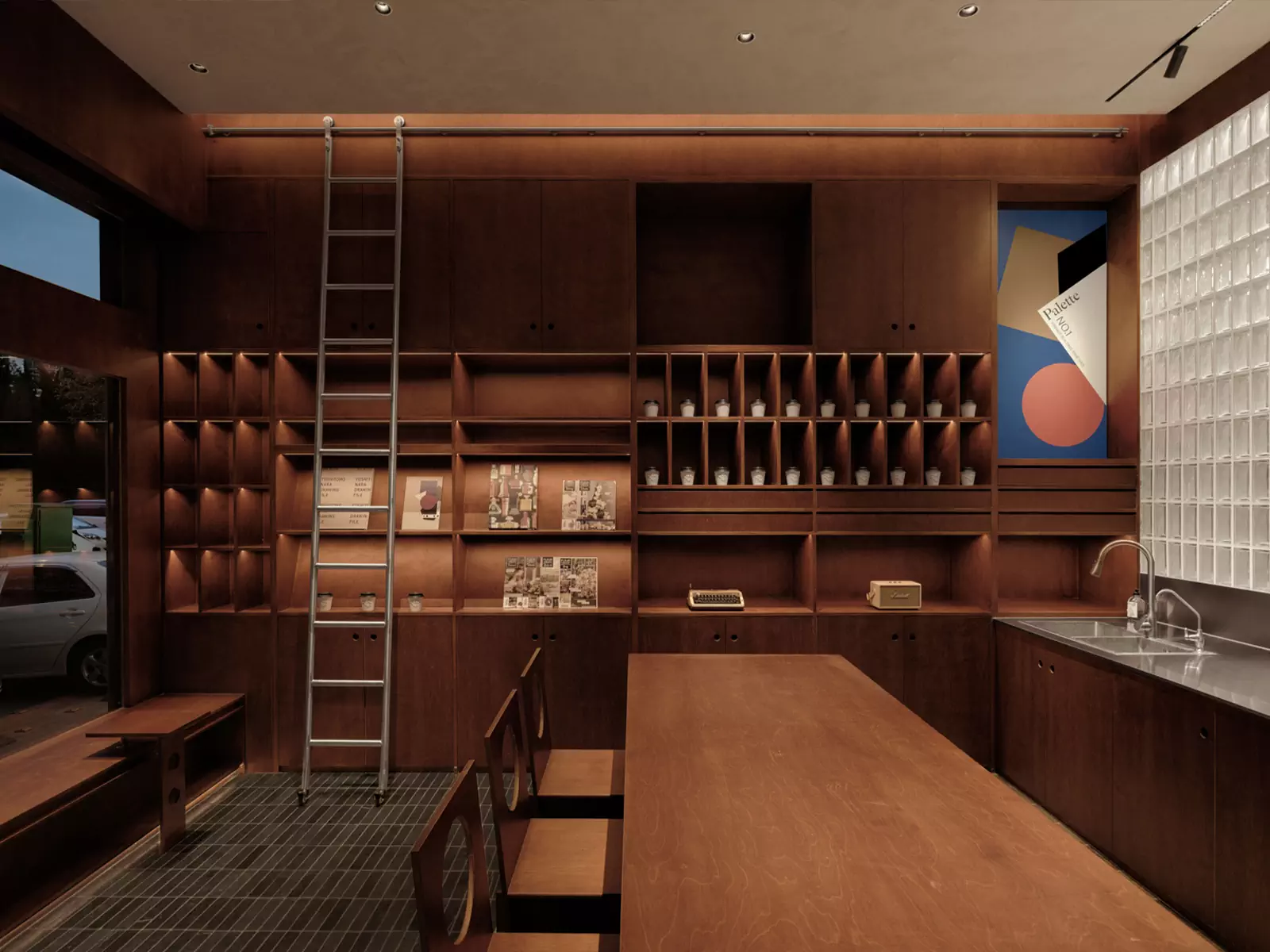 Геометрические формы и отсылки к модернизму в интерьере китайского кафе-коворкинга — проект студии Aurora Design