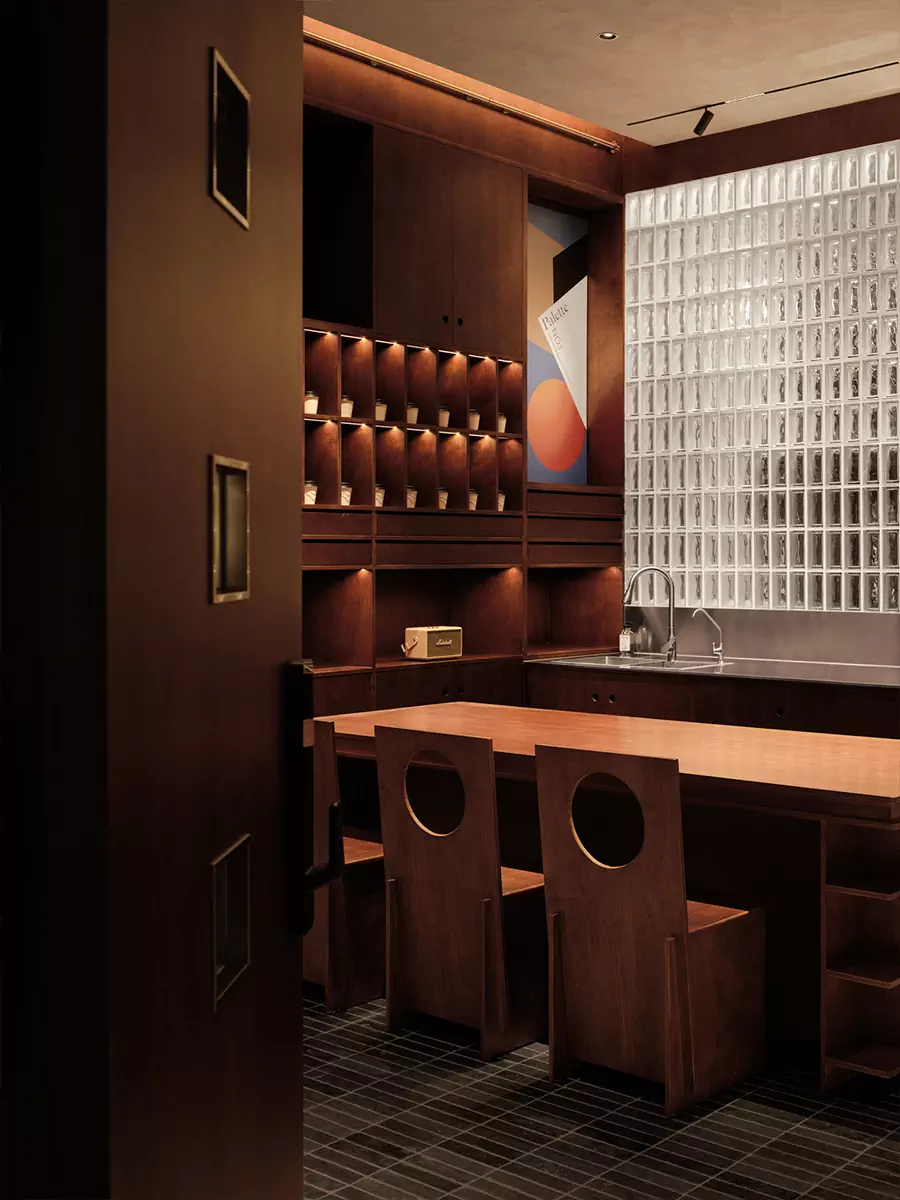 Геометрические формы и отсылки к модернизму в интерьере китайского кафе-коворкинга — проект студии Aurora Design