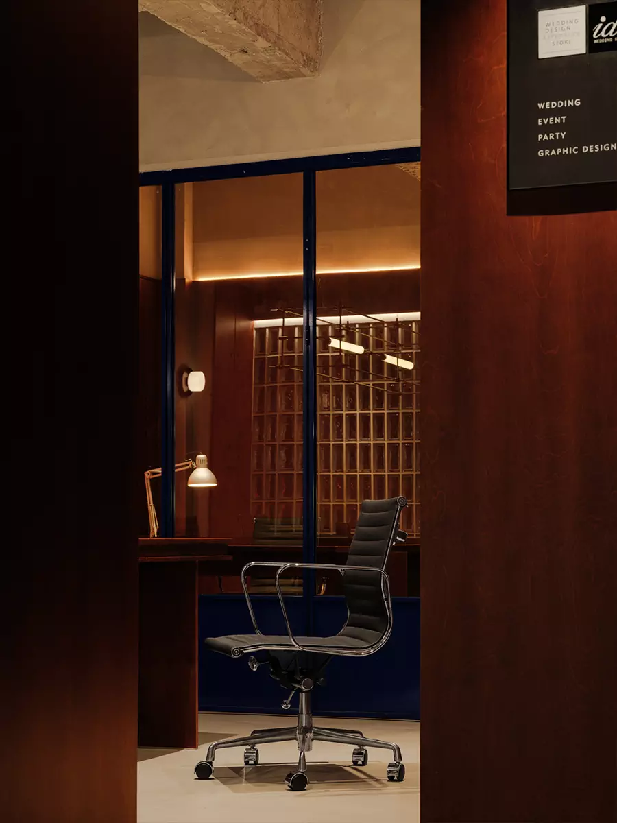 Геометрические формы и отсылки к модернизму в интерьере китайского кафе-коворкинга — проект студии Aurora Design