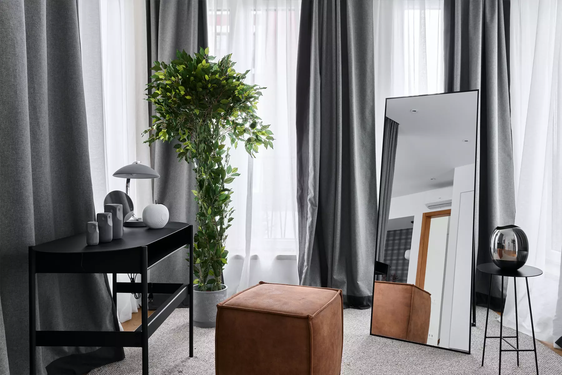 Эффектный интерьер двухуровневой квартиры с атмосферой загородного дома — проект мастерской дизайна Брусника