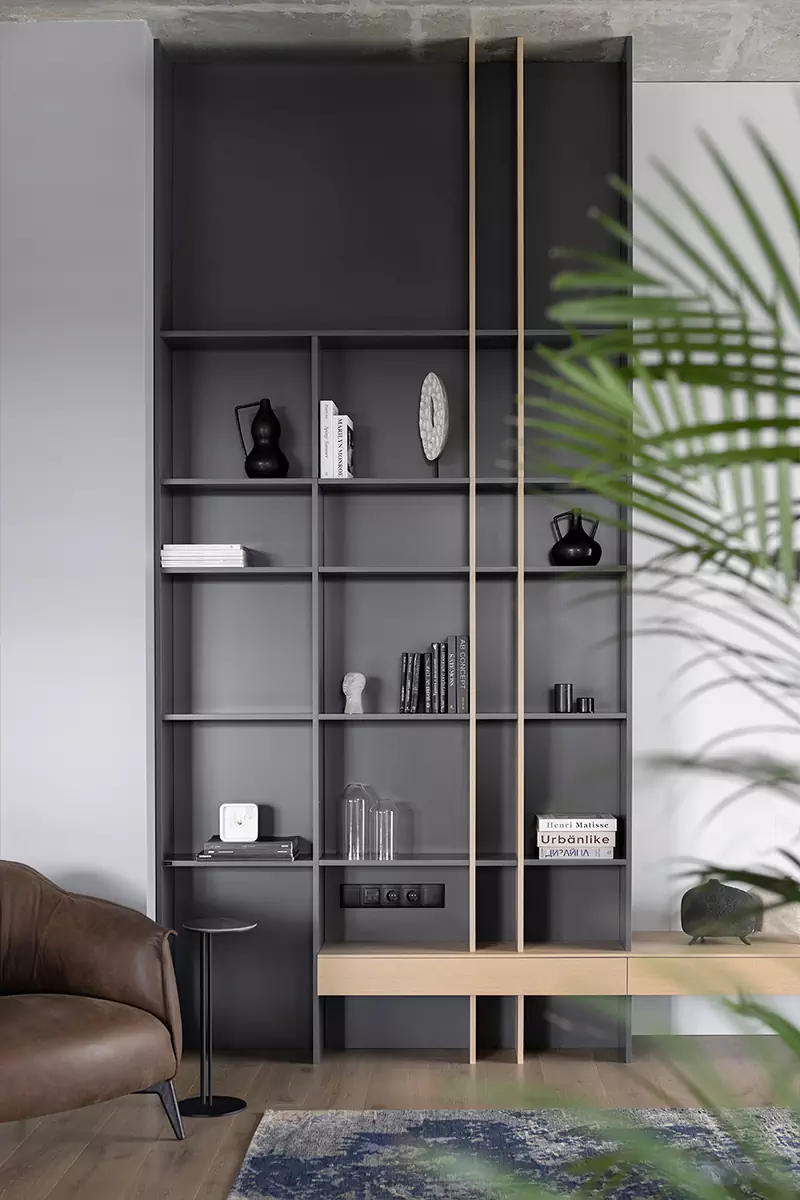 Брутальный, но чувственный интерьер пентхауса с открытой террасой — проект Insight-Studio