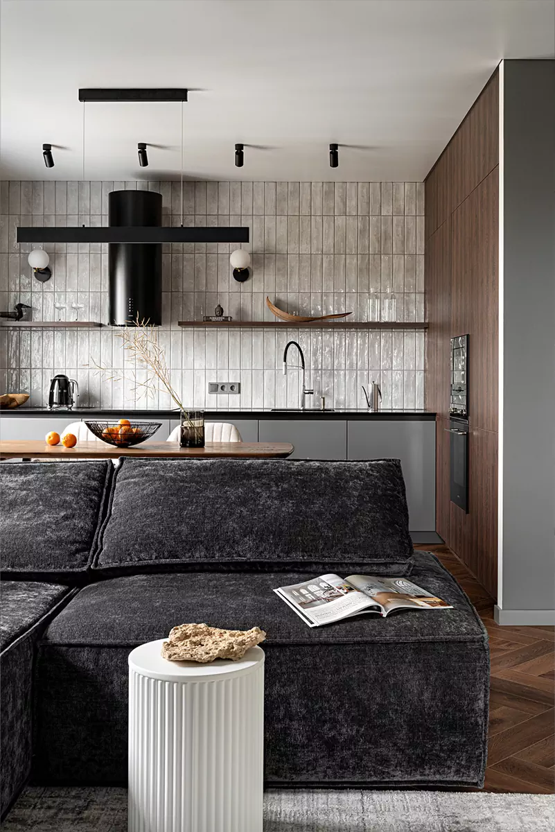 Контрасты и неожиданные решения в интерьере квартиры для молодой пары — проект Артема Шакурова