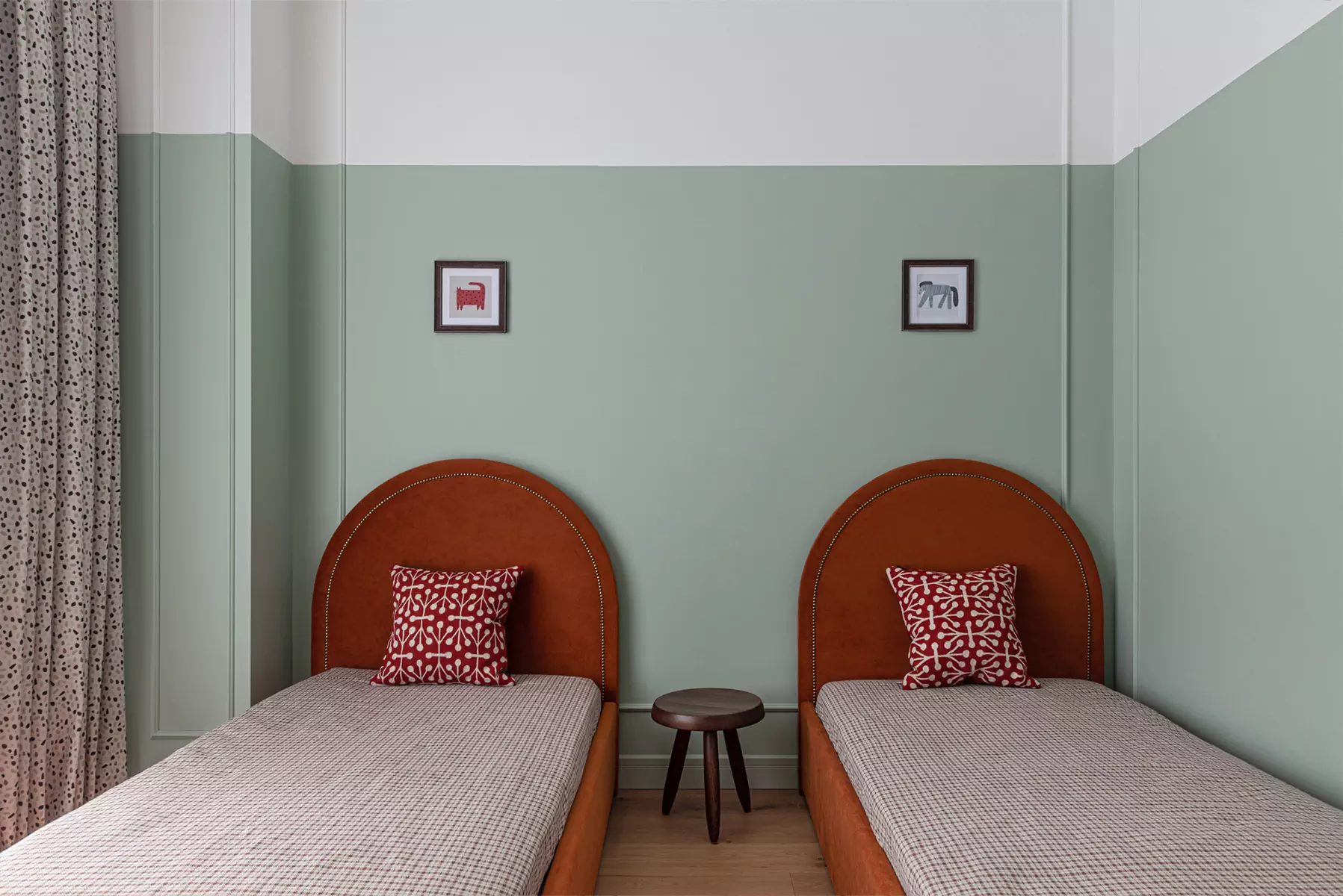 Пастельные тона и мягкие формы в интерьере квартиры для семьи с детьми — проект Анны и Дмитрия Коробко